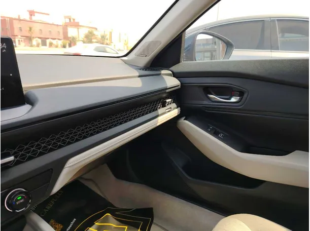 Car image 39