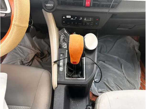 Car image 17