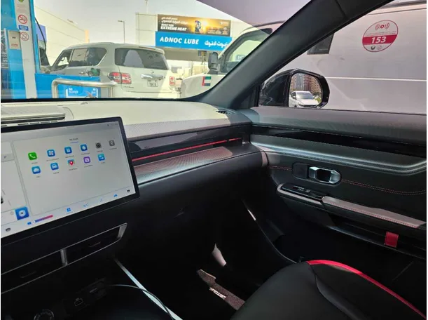 Car image 14