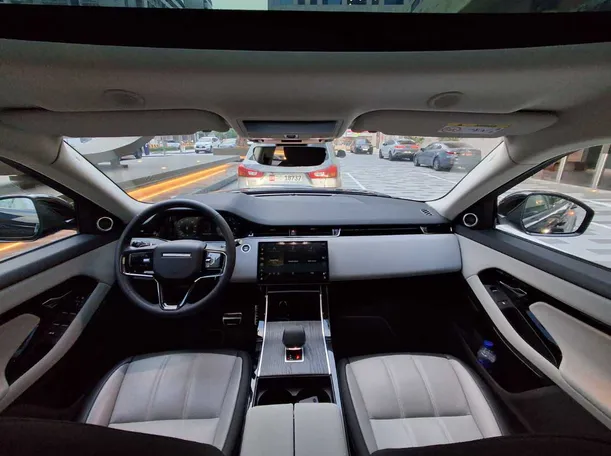 Car image 18
