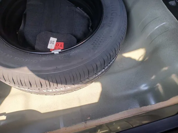 Car image 23