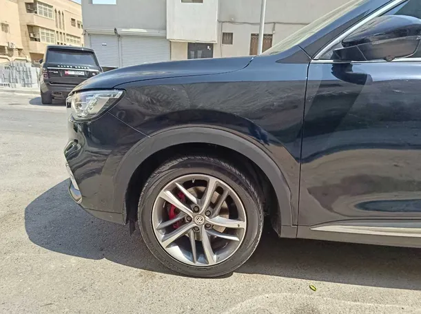 Car image 9