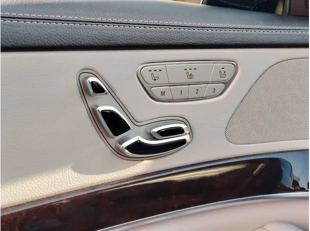Car image 30
