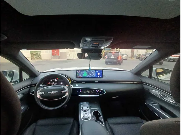 Car image 14