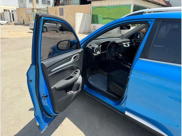 Car image 10