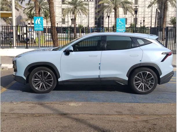 Car image 8