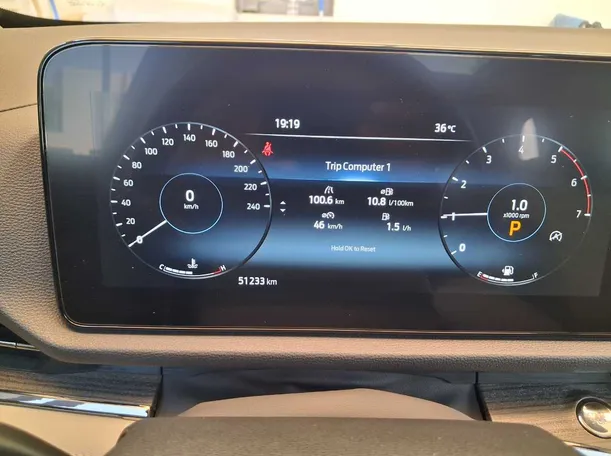 Car image 19