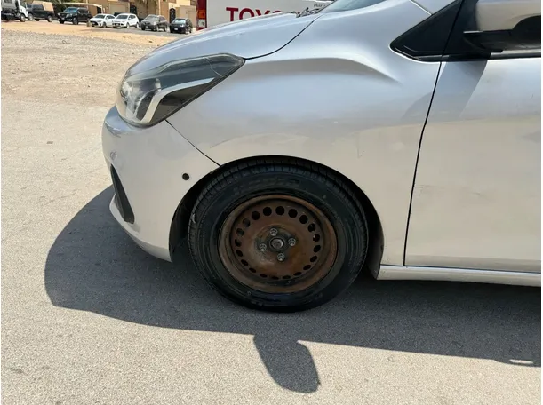 Car image 9