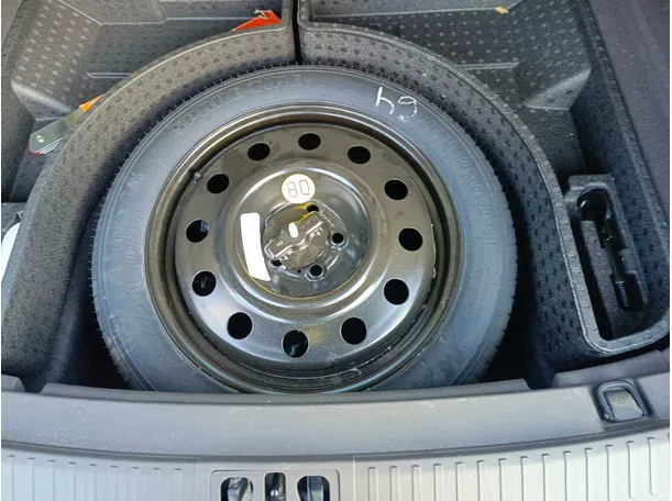 Car image 33