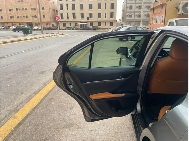 Car image 15