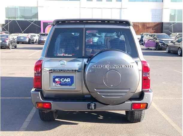 Car image 6
