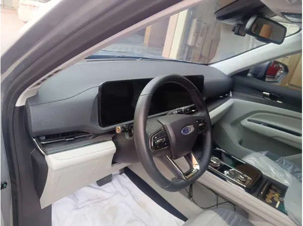 Car image 14