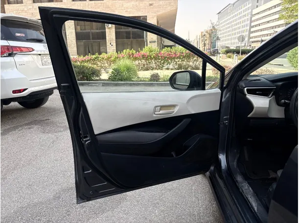 Car image 10