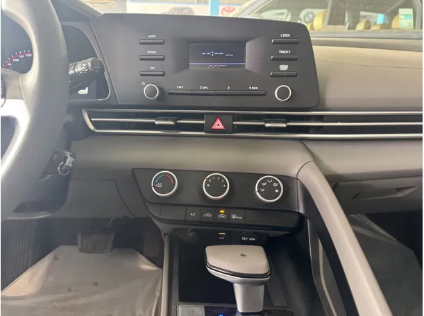 Car image 12