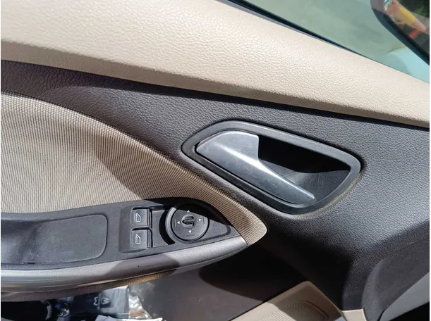 Car image 30