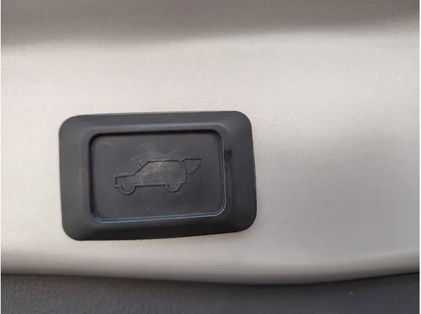 Car image 37