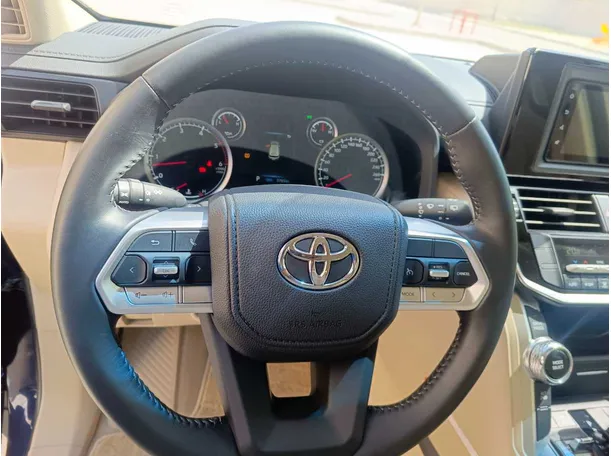 Car image 27