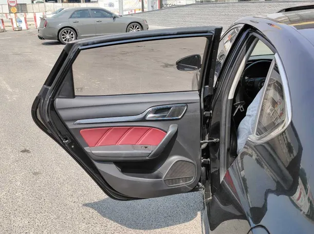 Car image 14