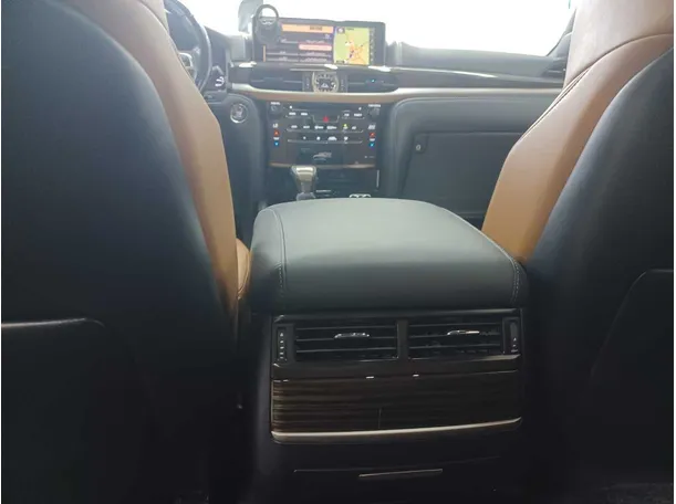 Car image 25