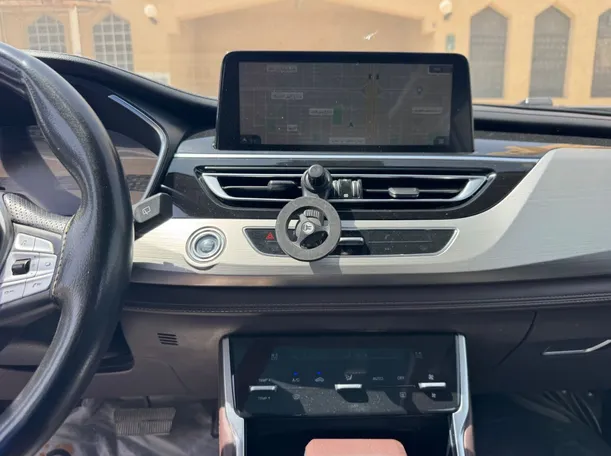 Car image 16