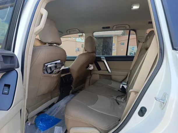 Car image 18