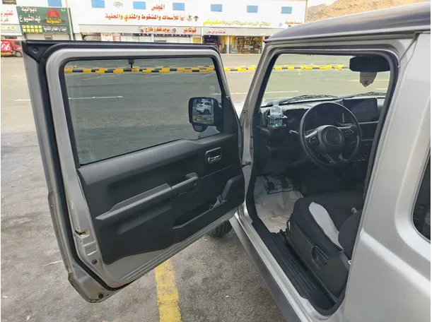 Car image 11
