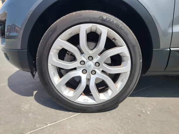 Car image 10