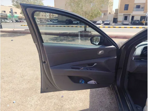 Car image 11