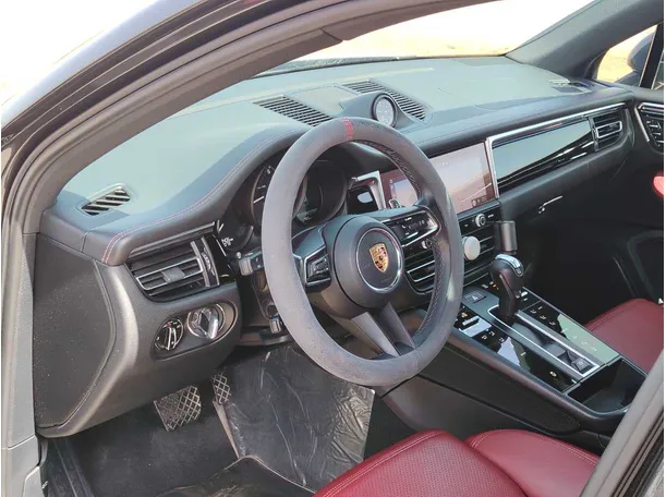 Car image 13