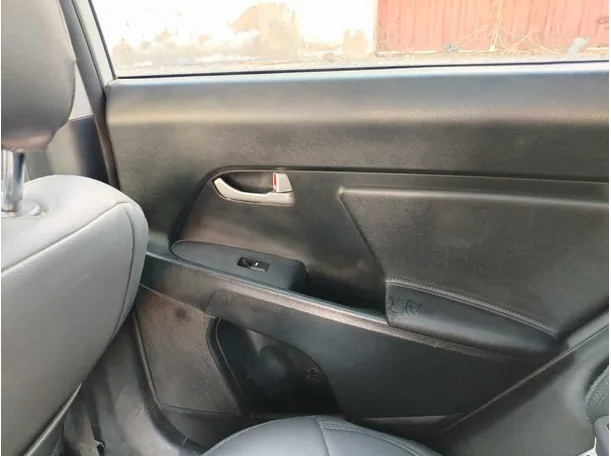 Car image 32