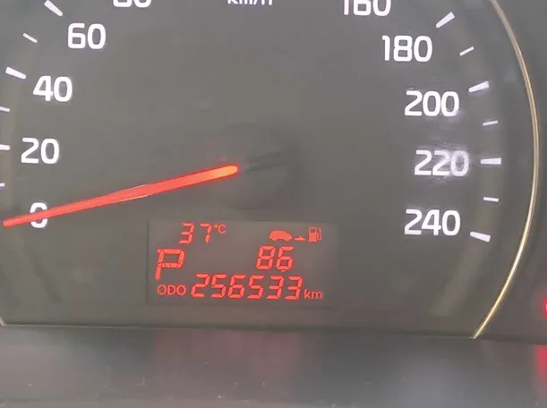 Car image 19