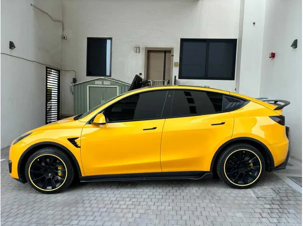 Car image 4