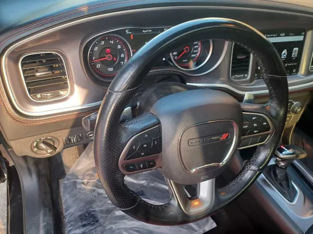 Car image 19