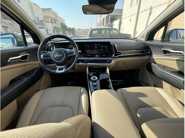 Car image 14