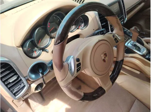 Car image 30
