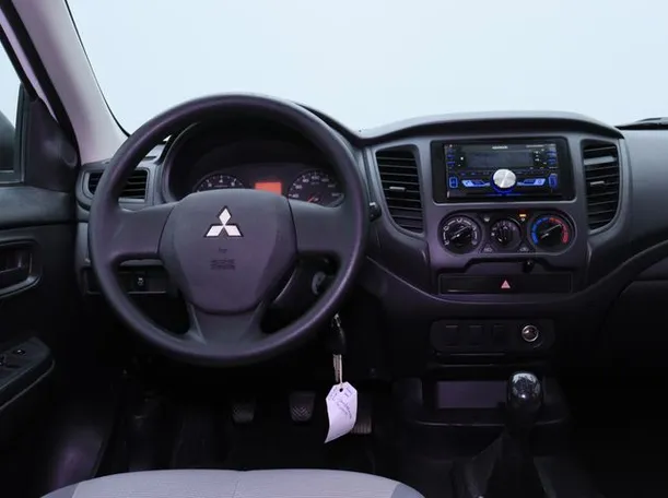 Car image 15