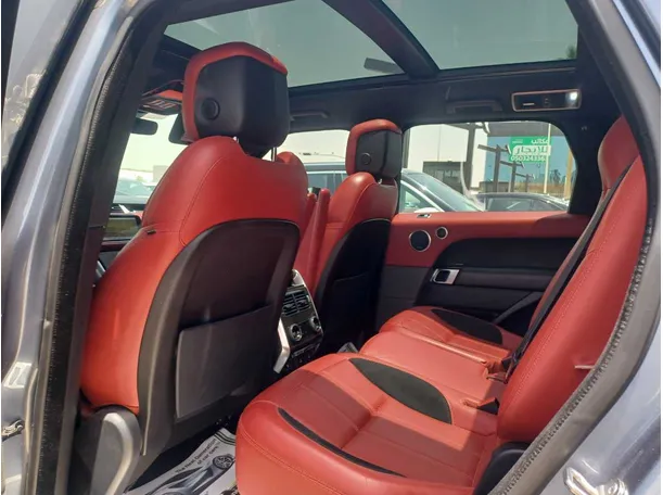 Car image 14