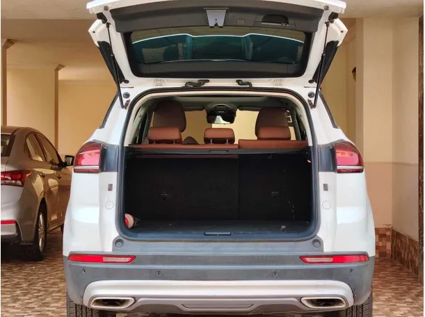 Car image 29