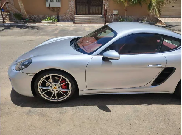 Car image 9