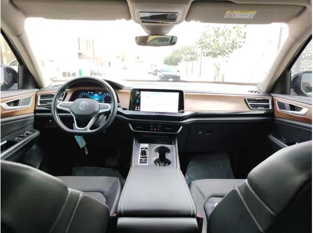 Car image 16