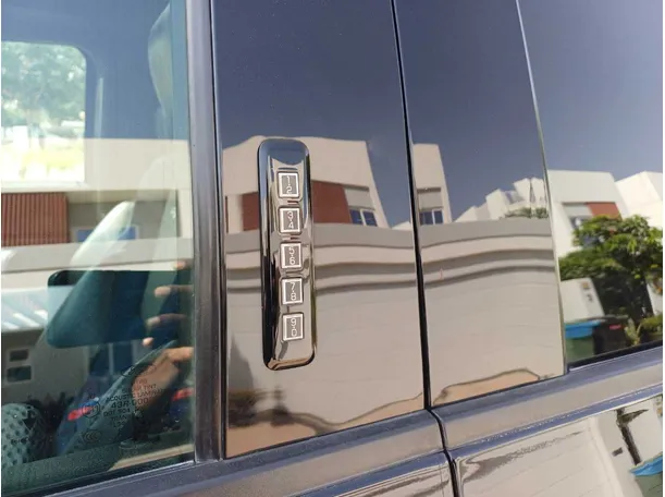 Car image 26
