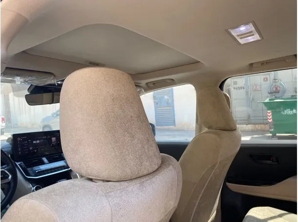 Car image 13