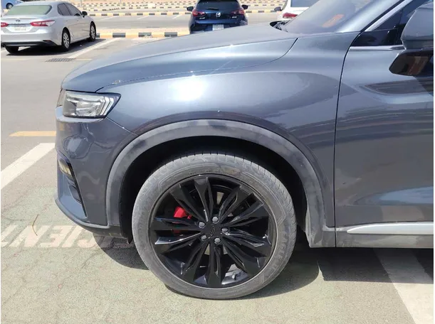 Car image 9