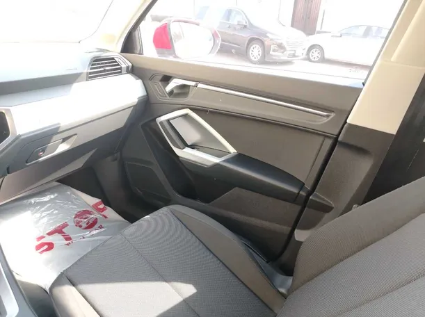 Car image 37