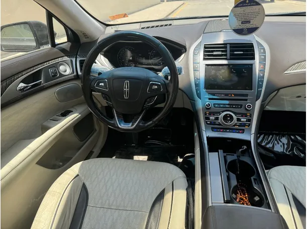 Car image 19