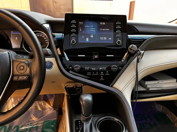 Car image 18