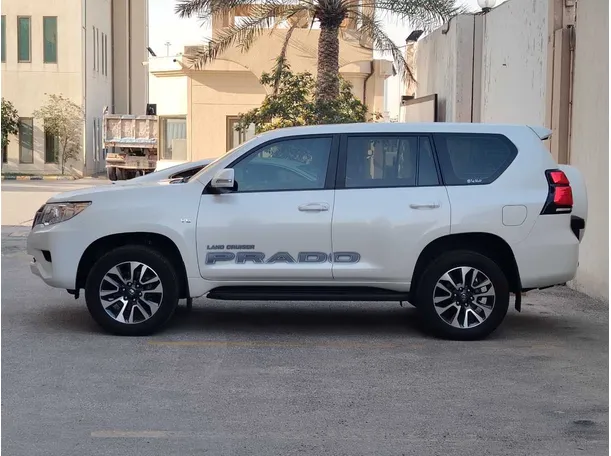 Car image 8