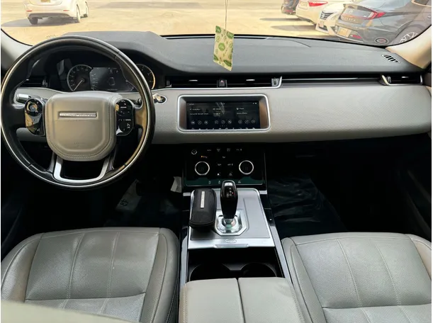 Car image 16