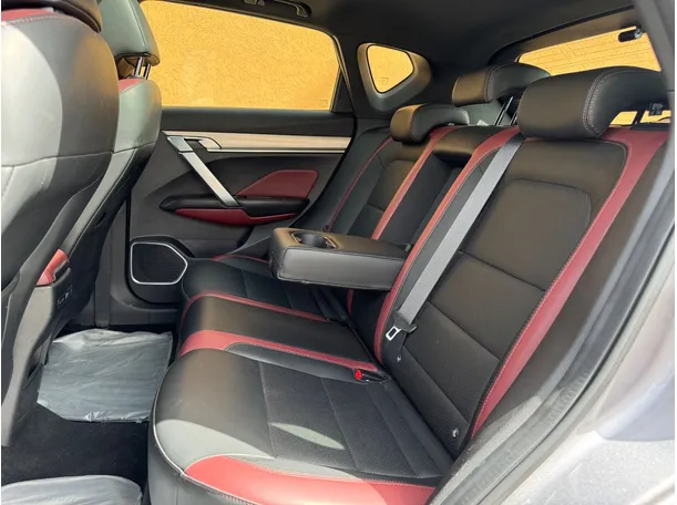 Car image 13
