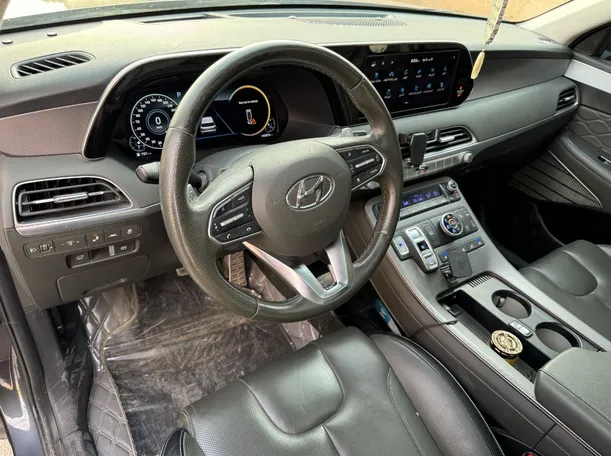 Car image 11